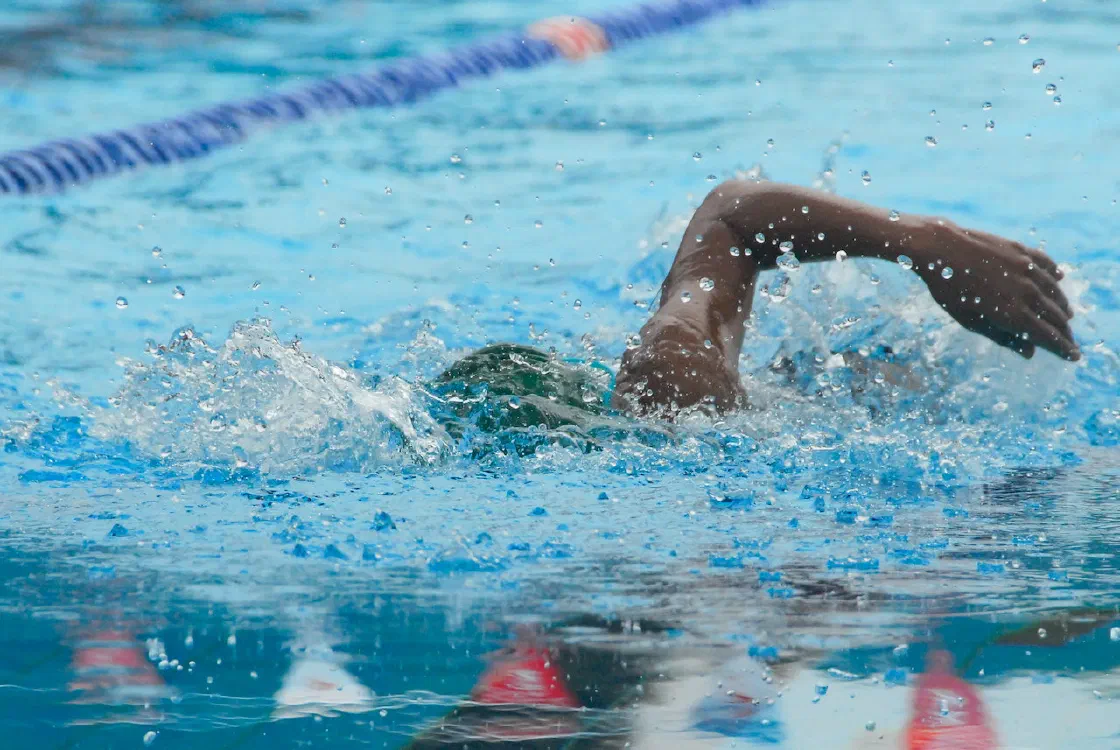 Dimagrire con il nuoto ed una corretta alimentazione